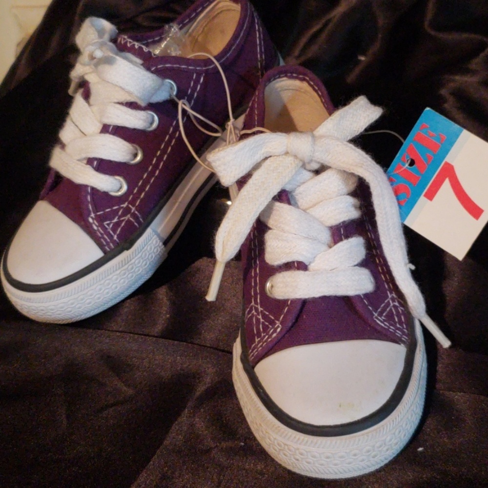 Girls sneakers